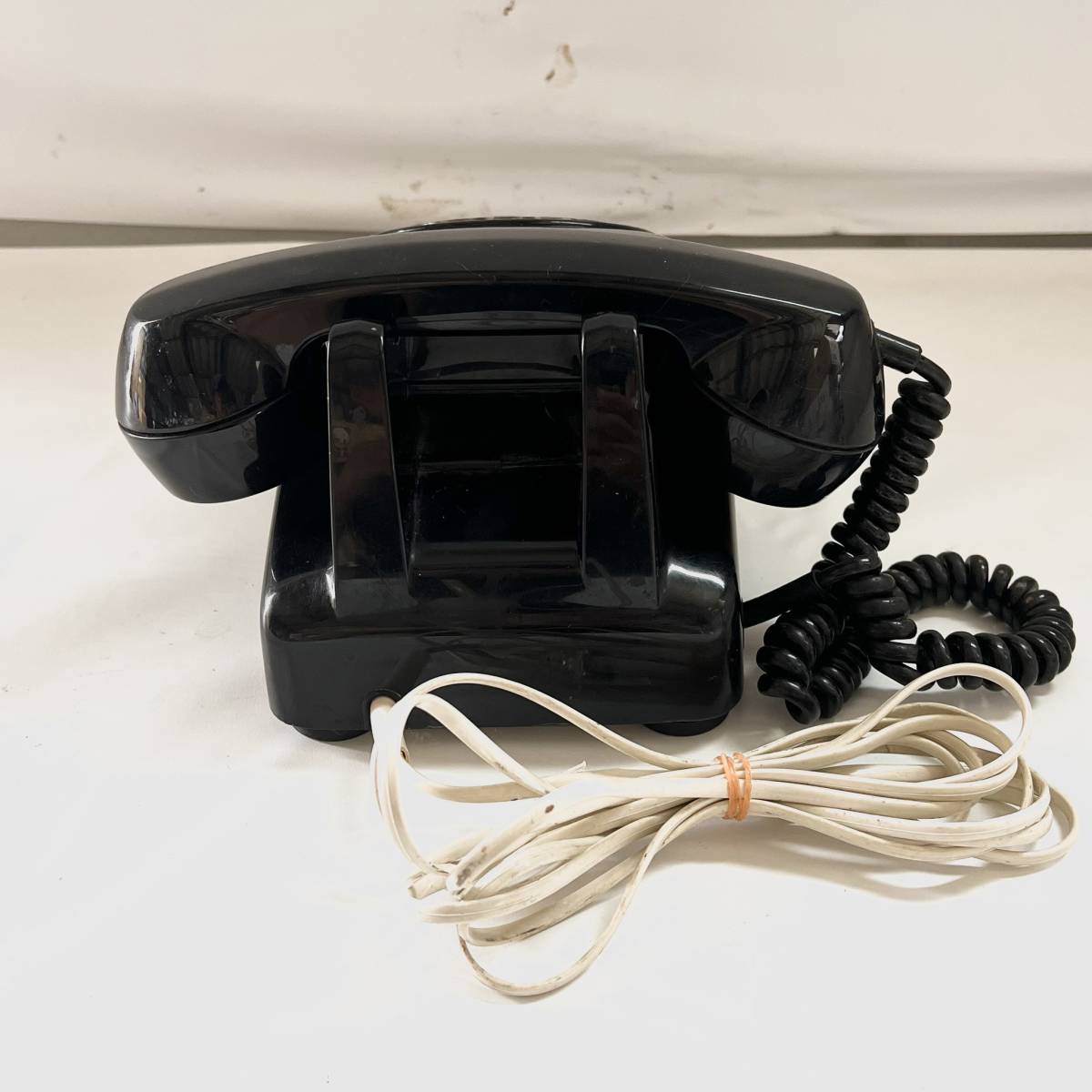 0726-35】 【昭和レトロ】黒電話 600-A2 ダイヤル式 電話機 日本電信