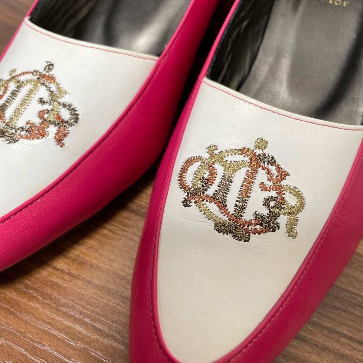 Christian Dior クリスチャンディオール 刺繍ロゴヒールパンプス Christian Dior クリスチャンディオール 刺繍ロゴヒールパンプス