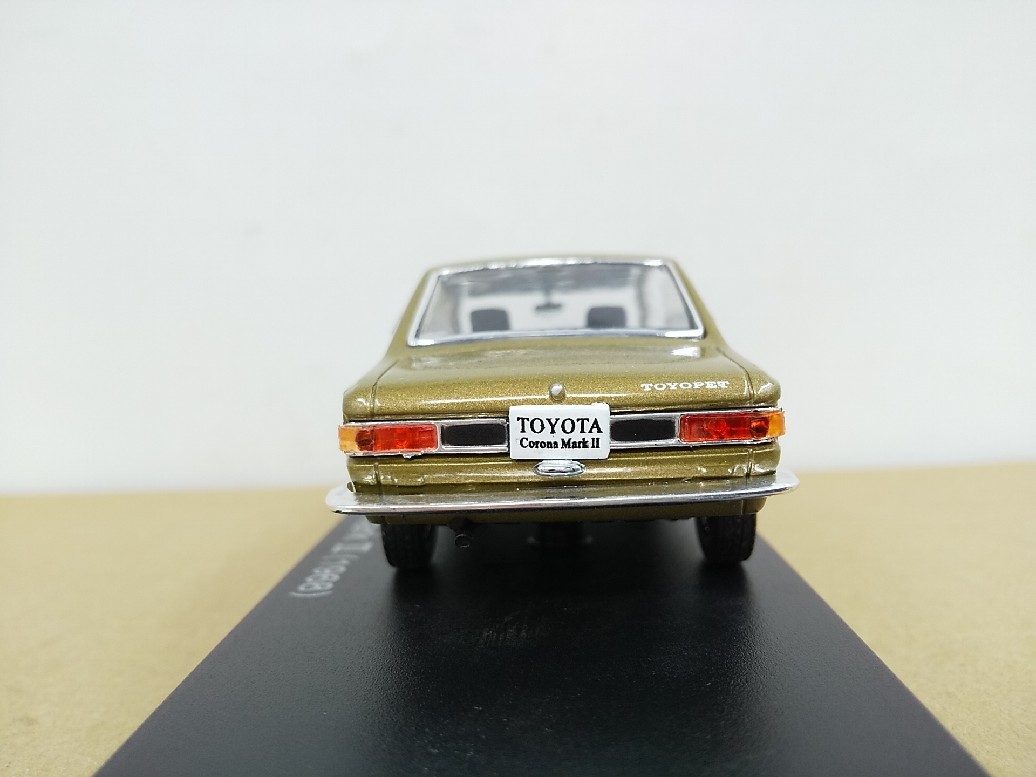 ■ アシェット 1/43 Toyota Corona Mark Ⅱ (1968) オーカー トヨタコロナ モデルミニカー_画像3