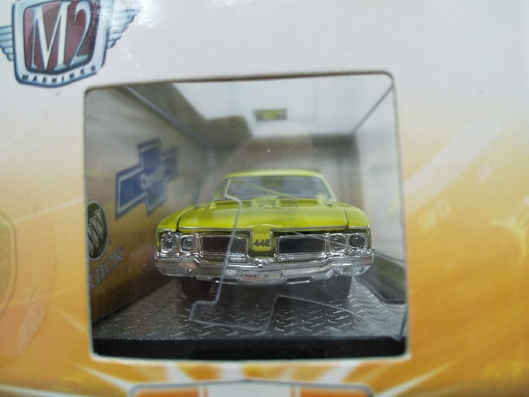 ■ M2 Machines 1/64 1970 Oldsmobile Cutlass 442 W-30 R28 ライトイエロー オールズモービル・カットラス ミニカー_画像2