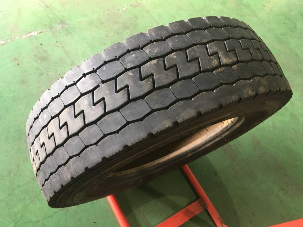 x447-3-6 ☆245/70R19.5 中古1本！ ヨコハマ 710R 2021年製 スペア用に♪ k40_画像1