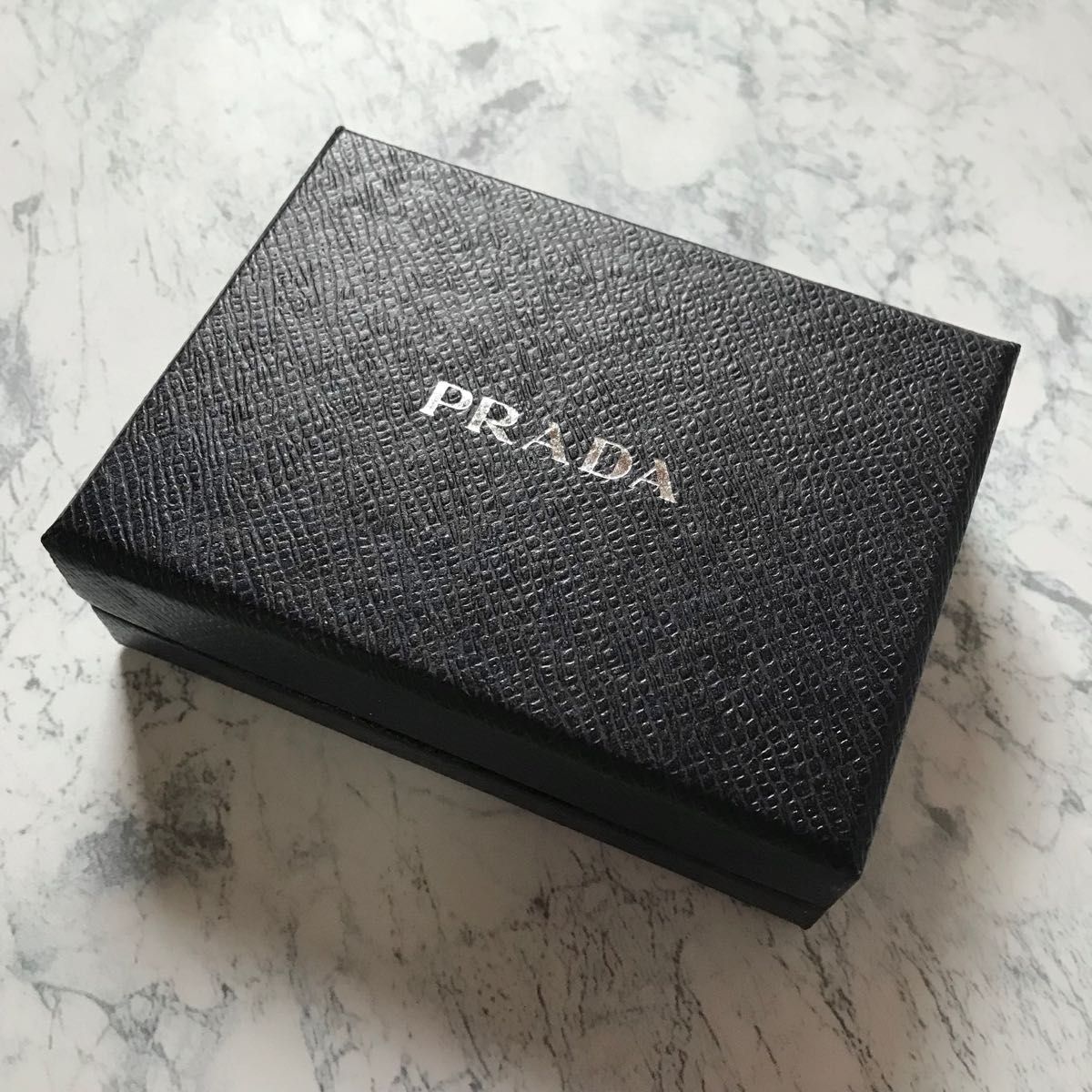 【美品】PRADA プラダ　キーケース　箱　ギフト　ギフトボックス　プレゼント　空箱　インテリア　ラッピング　ラッピングボックス