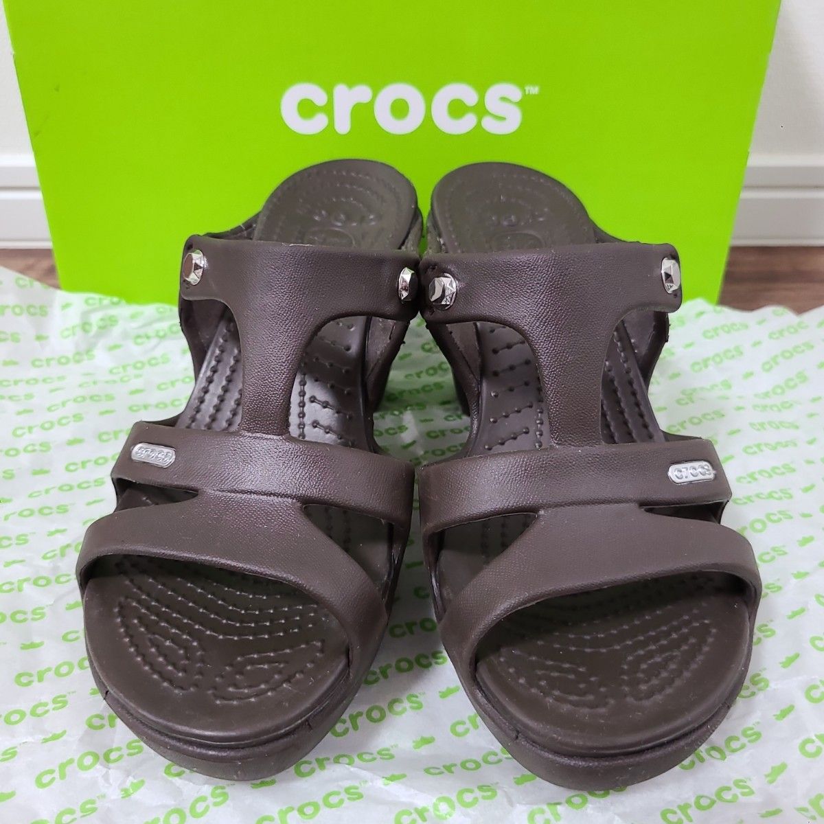 入手困難品 クロックス サイプラス ヒールサンダル W7 ブラウン 入手困難品 クロックス サイプラス ヒールサンダル W7 ブラウン