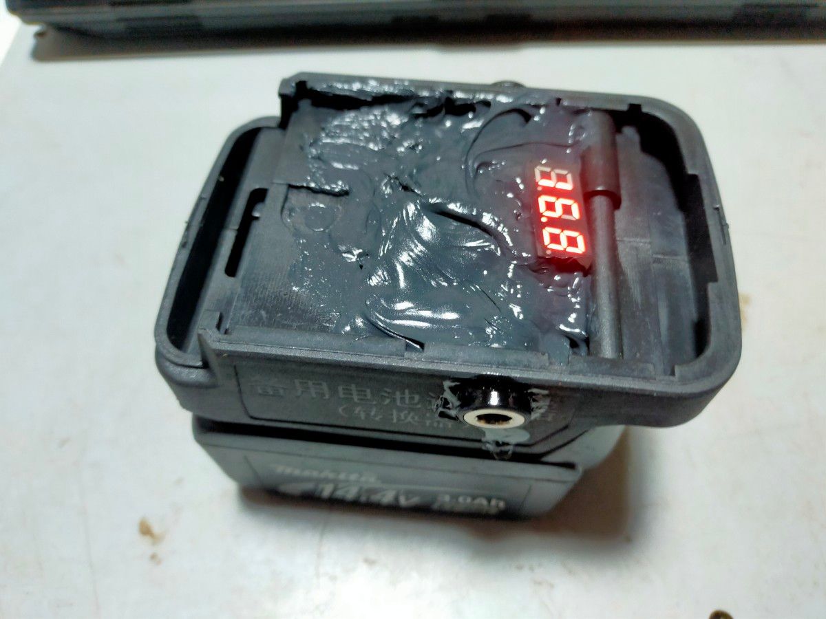 空調服ファン用のマキタアダプター　電圧計付受注制作　　　　