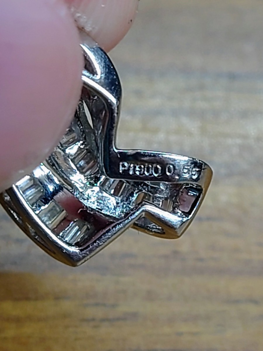 ダイヤモンド(0.55ct)　リボン　音符　ペンダントトップ 　プラチナ