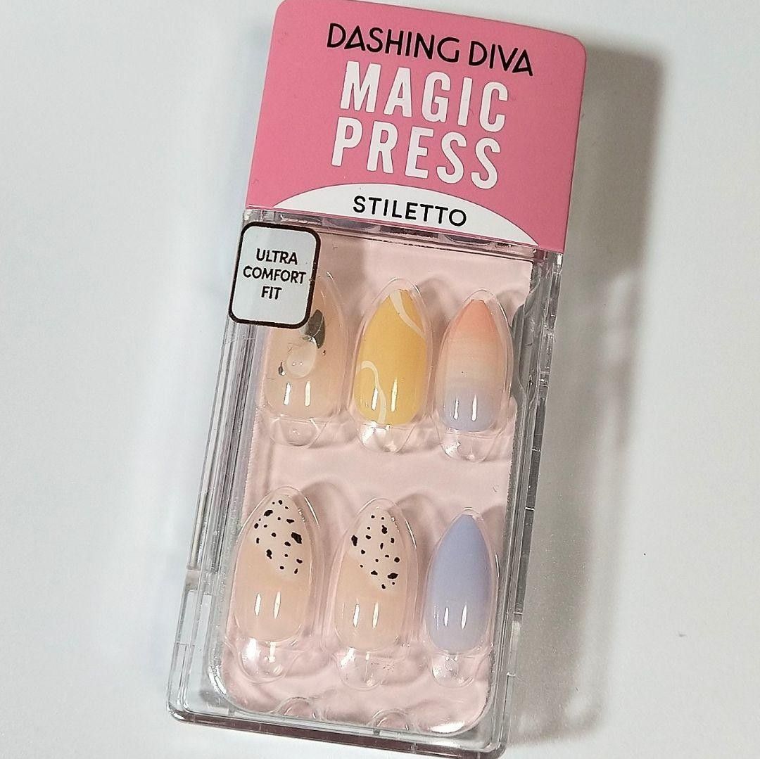 日本未発売品  1165  Dashing Diva ダッシングディバ マジックプレス ネイルチップ 付け爪 1秒ジェルネイル