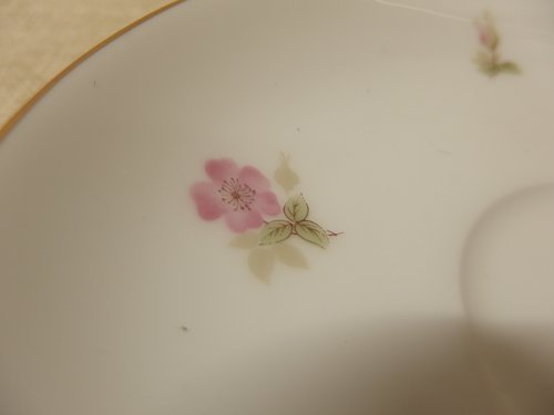 0730099w【大倉陶園 小花柄 カップ＆ソーサー/ピンクの花 金彩】OKURA JAPAN/C口径φ8.5×H5.5cm程/Sφ14×H2.3cm程/小花散らし/中古品_画像3