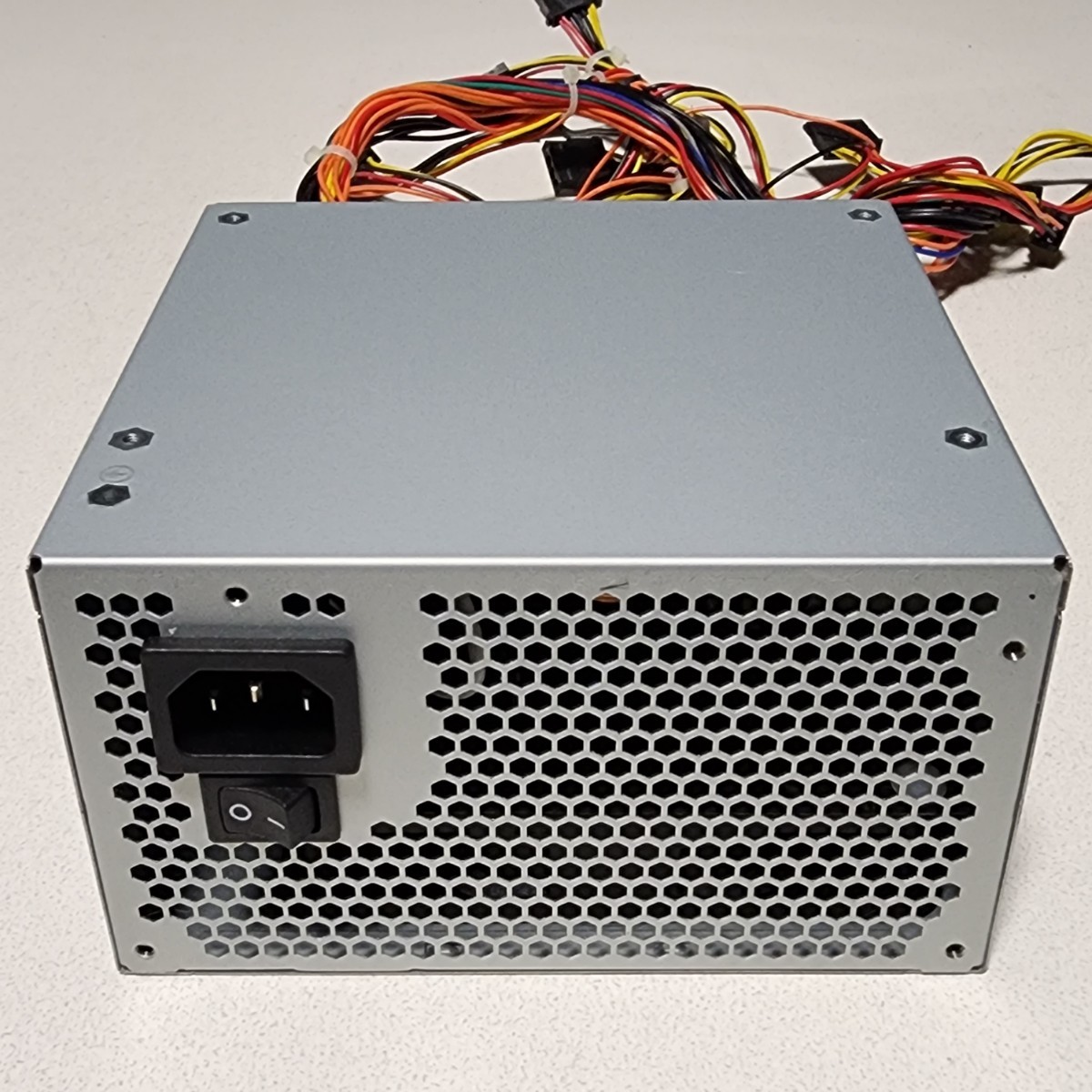 玄人志向 KRPW-L5-600W/80+ 600W 80PLUS STANDARD認証 ATX電源 玄人志向 KRPW-L5-600W/80+ 600W 80PLUS STANDARD認証 ATX電源