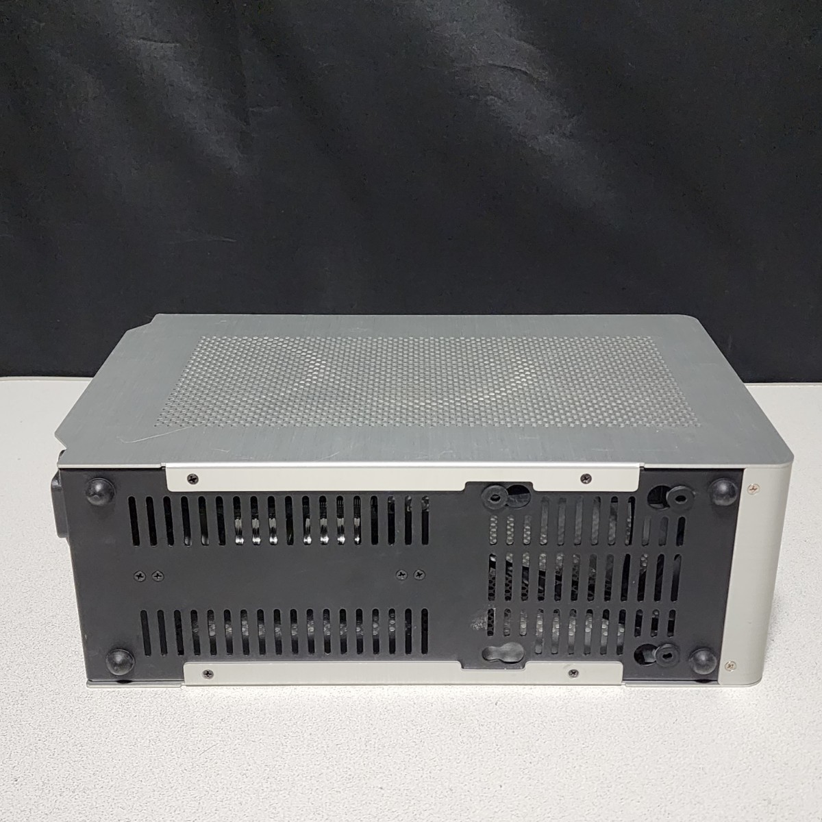 DAN Cases A4-SFX v 2 シルバー 小型PCケース(Mini-ITX) SFX電源 DAN Cases A4-SFX v 2 シルバー 小型PCケース(Mini-ITX) SFX電源