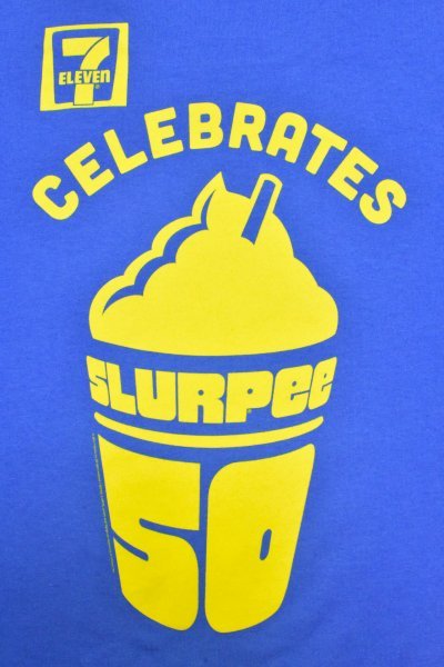 レアUSA古着 海外セブンイレブン SLURPEE 50周年記念 Tシャツ sizeM 青 ブルー スラーピー 企業 コンビニ アメリカ アメカジ_画像4