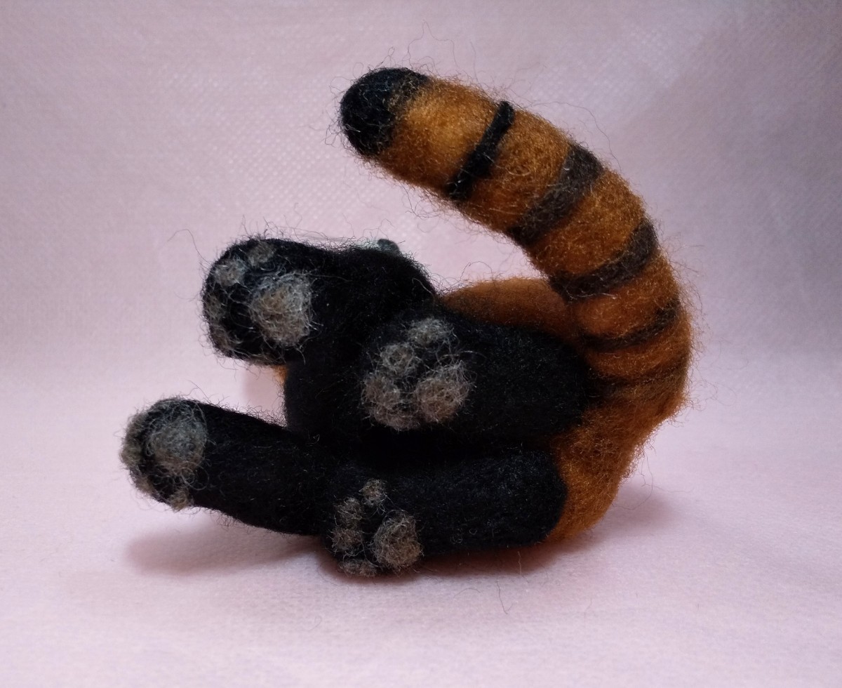  wool felt resa- Panda miniature hand made interior 