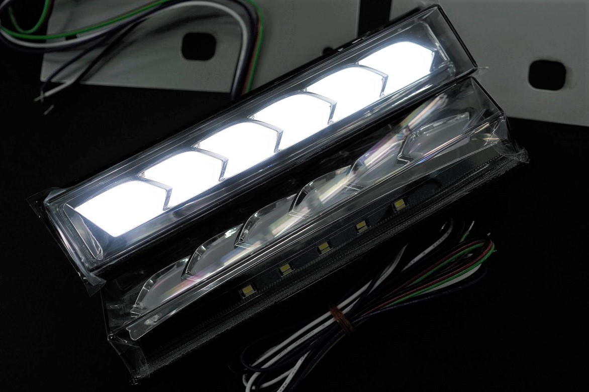 汎用 トラック デコトラ ＬＥＤ サイドマーカーランプ ダウンライト 白 12Ｖ・24Ｖ 流れるシーケンシャルウインカー機能 2セット★AVEST_未使用/左右2セット（4点）/匿名送料無料