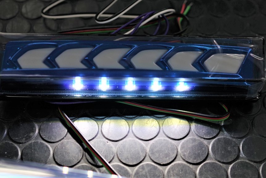 トラック 軽トラ デコトラ ＬＥＤ サイドマーカーランプ 青 12Ｖ・24Ｖ 流れるウインカー ダウンライト機能 左右 アベスト 匿名配送 送料0_画像6