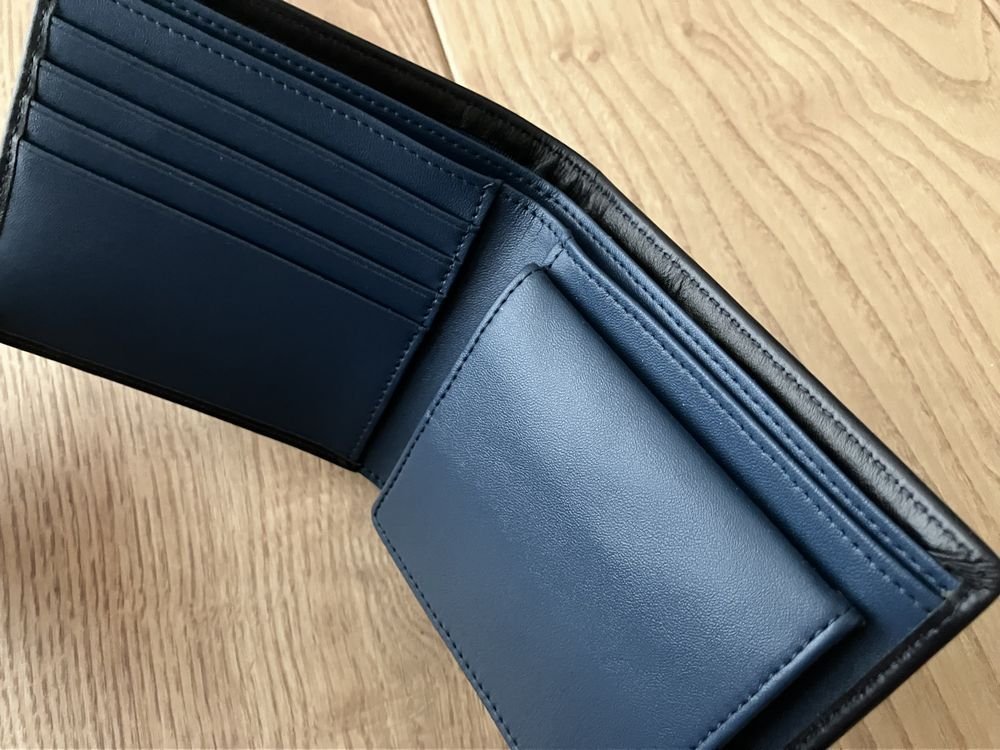 新品 COMME CA ISM コムサイズム リアルレザー2つ折り財布 09ネイビー Fサイズ 20WC03 定価8,900円 JChere雅虎拍卖代购 COMME CA ISMチェックニット スカイブルー