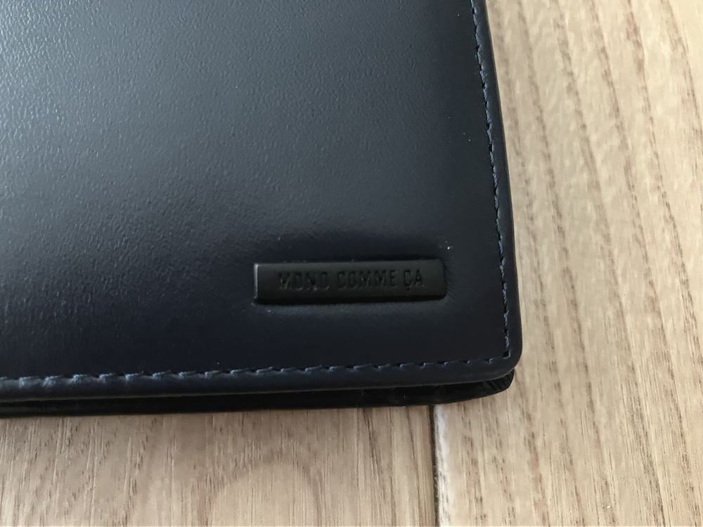 新品 COMME CA ISM コムサイズム リアルレザー2つ折り財布 09ネイビー Fサイズ 20WC03 定価8,900円 JChere雅虎拍卖代购 COMME CA ISMチェックニット スカイブルー