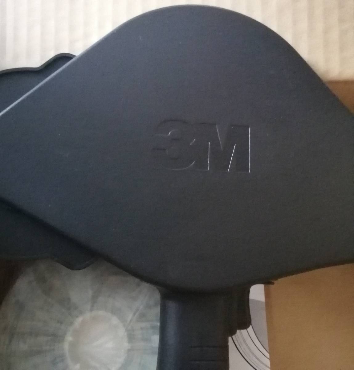 3M 両面テープを片手で簡単に貼り付けられるアプリケーター 3M 両面テープを片手で簡単に貼り付けられるアプリケーター