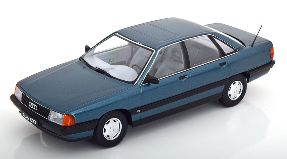 Triple 9 1/18 Audi 100 C3 Saloon 1989　lago blue green metallic　アウディ