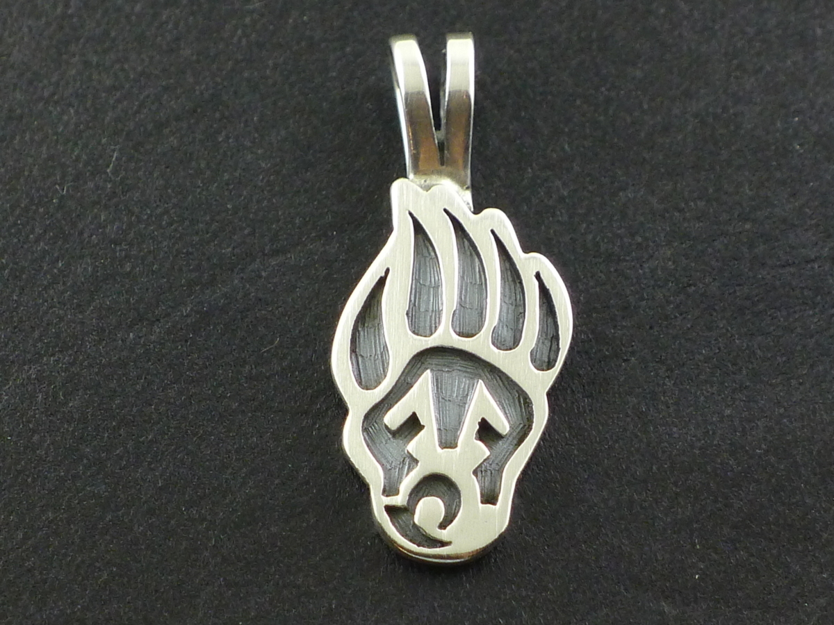  Indian jewelry timosi-* Lee Navajo group Bear pau motif pendant 