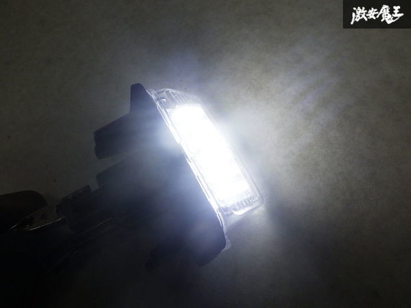 未使用 社外 18発 ×2 リア LED ライセンスランプ ナンバー灯 白 ホワイト 左右 MXPA10 ヤリス AVV50 カムリ_画像9