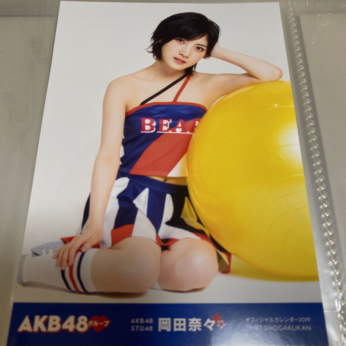 AKB48 岡田奈々 オフィシャルカレンダー 2019 生写真 水着 ビキニ_画像1