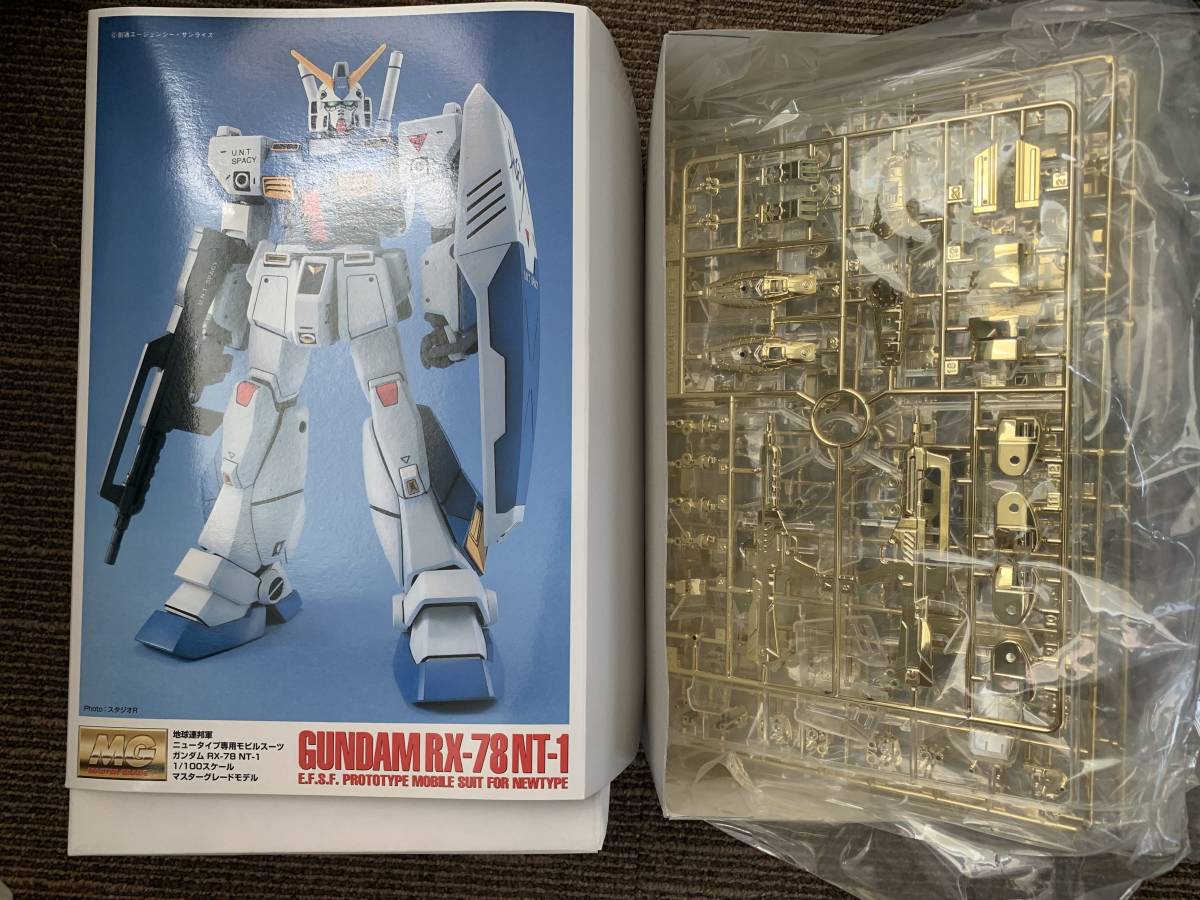 バンダイ MG/ガンダム0080 ガンダムNT-1アレックス(金Ver/白箱 バンダイ MG/ガンダム0080 ガンダムNT-1アレックス(金Ver/白箱