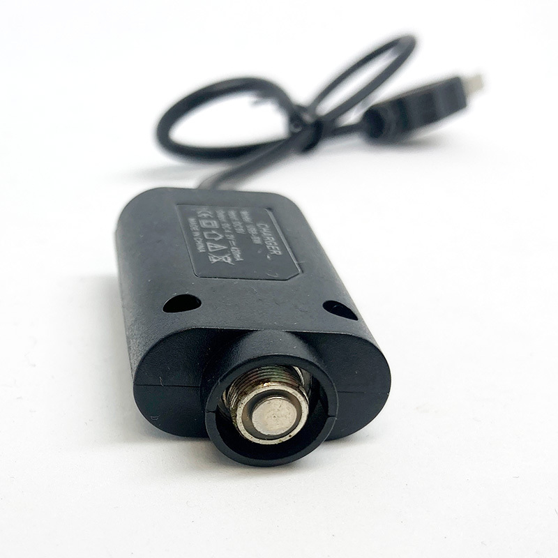 電子タバコ ego用 USBチャージャー 23.5cm 2本 セット　充電器 未使用 難あり _接続口見本です