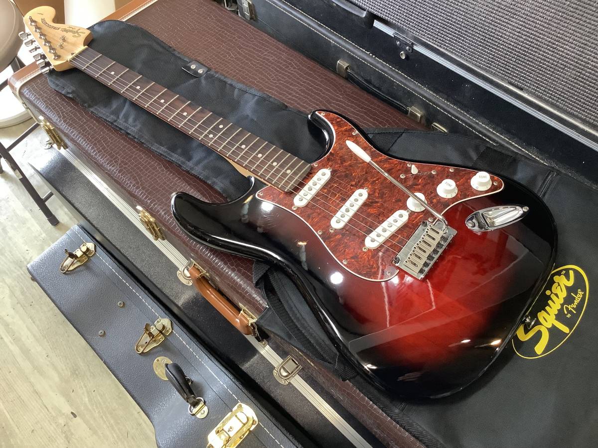 Fender Squier Stratocasterラージヘッド 年代スタイルのストラト