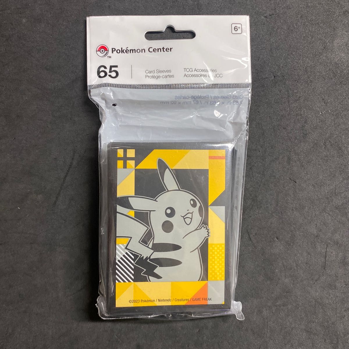 海外ポケモンセンター限定)ピカチュウ スリーブ 新品未開封 海外ポケモンセンター限定)ピカチュウ スリーブ 新品未開封
