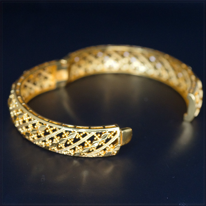 [BANGLE] 24K Gold Plated ハイクオリティ 斜め ダイヤ ドット スラッシュ デザイン ゴールド リング バングル 14xφ72mm (24.5g)_画像4