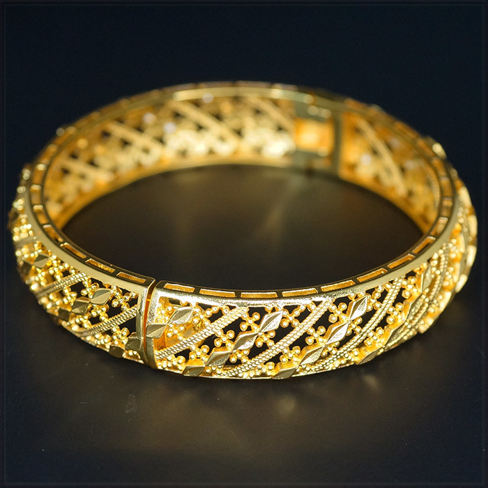 [BANGLE] 24K Gold Plated ハイクオリティ 斜め ダイヤ ドット スラッシュ デザイン ゴールド リング バングル 14xφ72mm (24.5g)_画像2