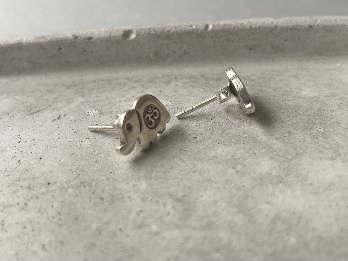 カレンシルバー 象 ピアス オーム 刻印 インディアンジュエリー 純銀