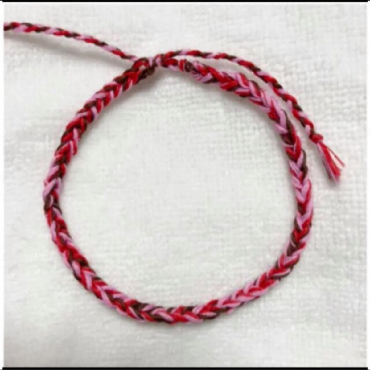 ミサンガ ブレスレット 刺繍糸 アクセサリー ハンドメイド 赤 茶色 ピンク レッド ブラウン
