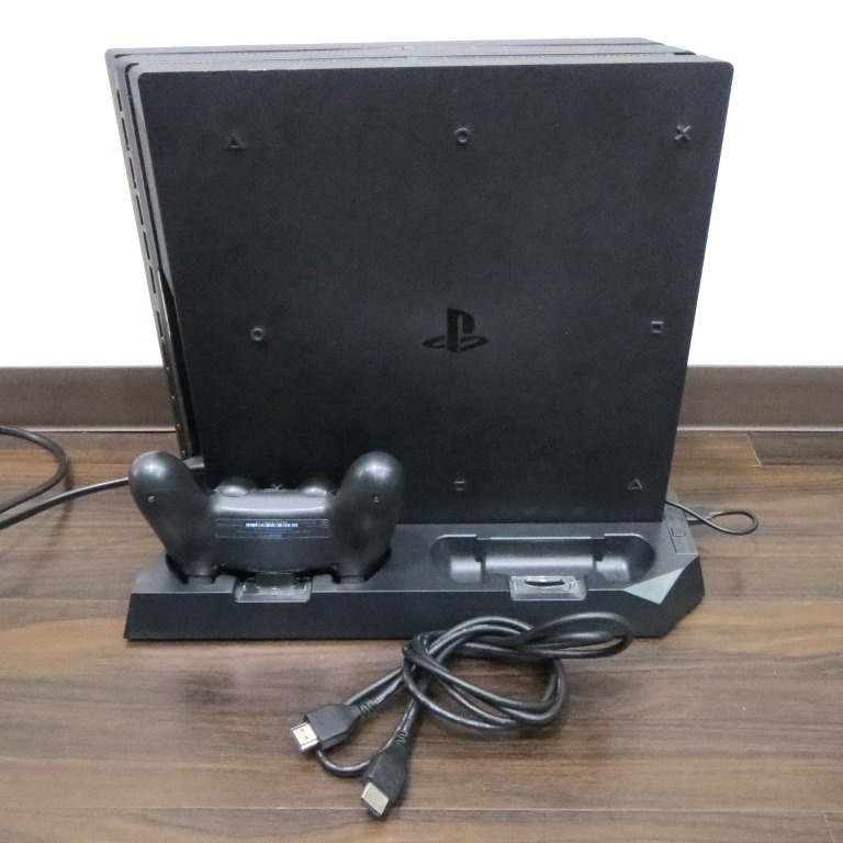 ☆A66868:SONY PS4 PlayStation4 Pro CUH-7100B 電源 ケーブル コントローラー 縦置きスタンド 通電確認済 動作未確認  ジャンク