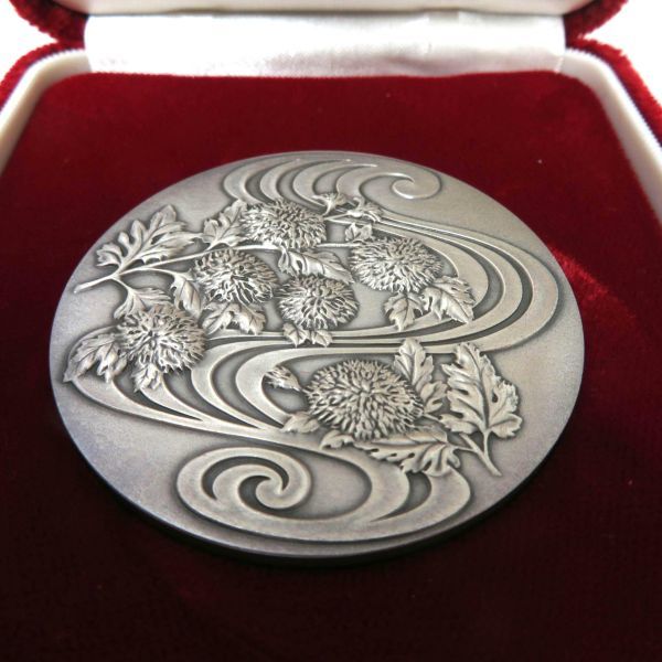 御在位六十年記念貨幣発行記念メダル 造幣局 純銀製 1986年 SV1000 SILVERメダル 124gの画像4