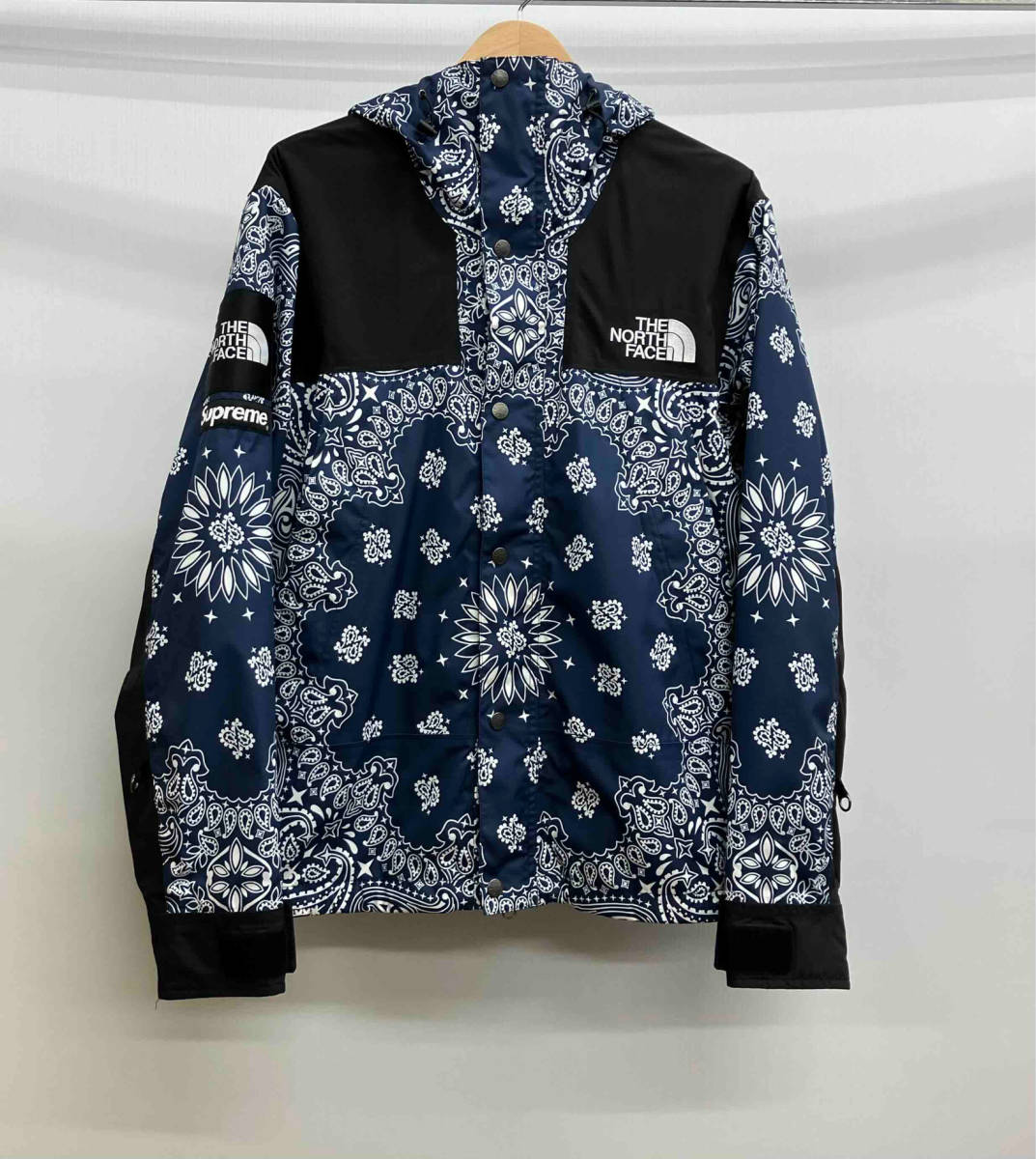 大人も着やすいシンプルファッション THE NORTH FACE／Supreme SUP