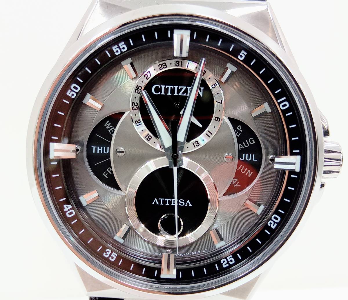 【箱付き】CITIZEN ATTESA 8730-S127921ソーラー トリプルカレンダー ムーンフェイズ エコドライブ チタン BU0060 腕時計