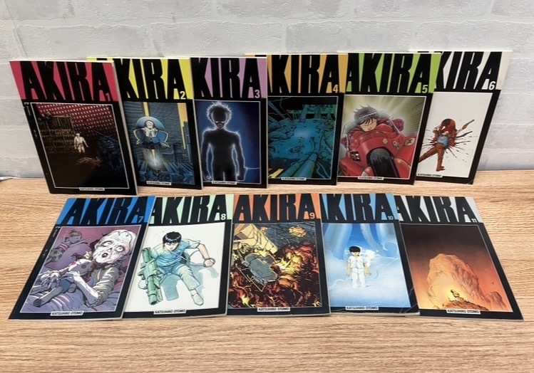 ★AKIRA オールカラー 国際版 15冊セット VoI.1~11、BILINGUAL BOOKLET 1〜4_画像2