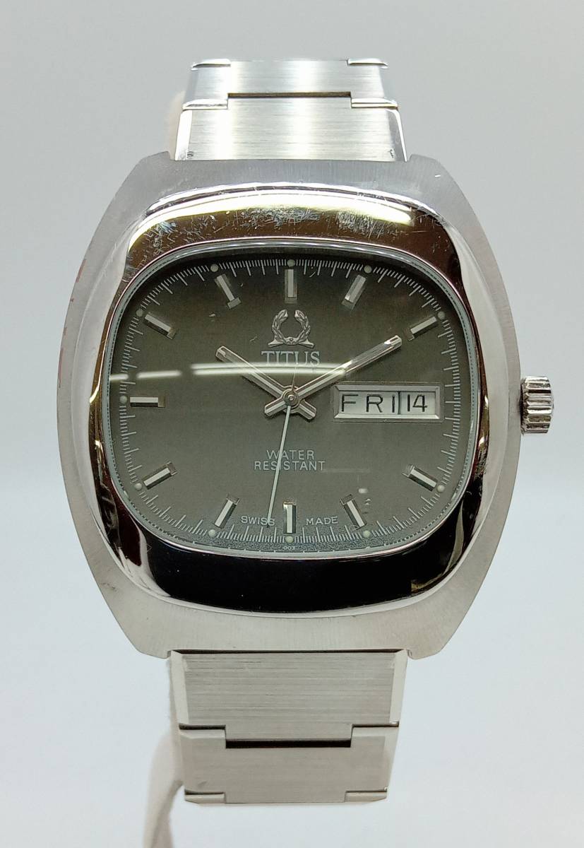 TITUS タイタス 06-0357 メタルバンド デイデイト 3針 クオーツ アナログ腕時計