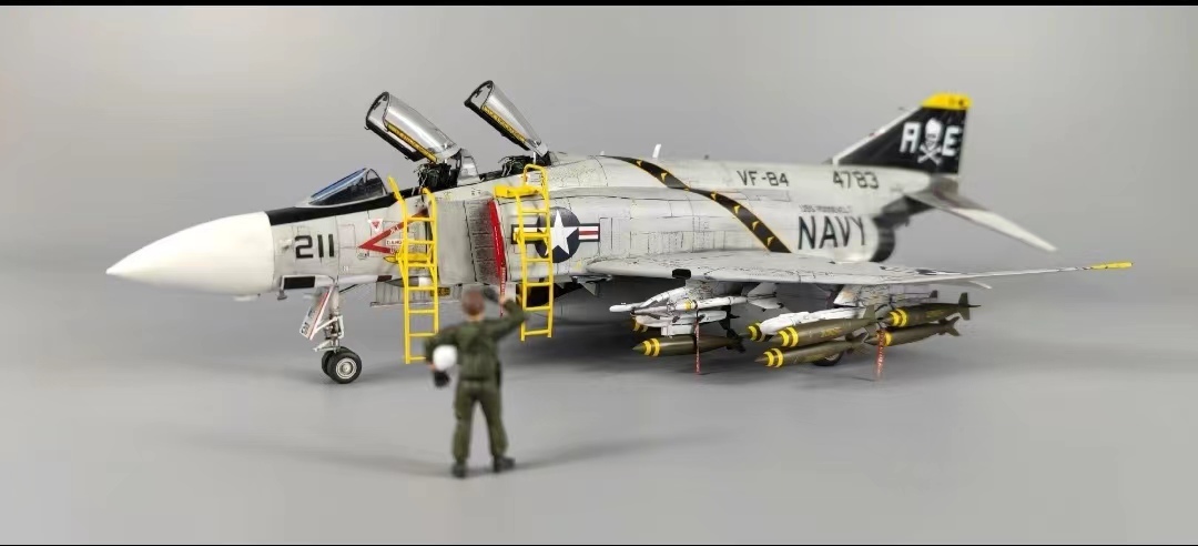 1/48 アメリカ F-4J ファントム 塗装済完成品