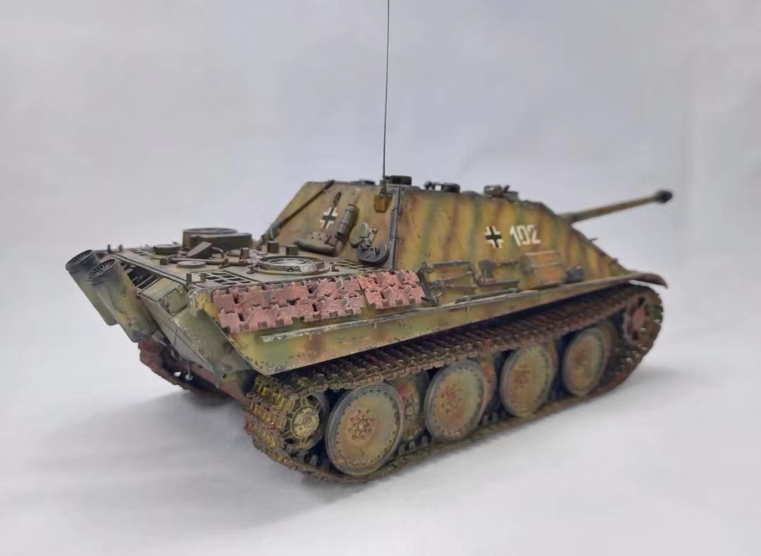 1/35 第二次世界大戦 ドイツ 駆逐戦車ヤークトパンサー 後期型 塗装済完成品_画像5