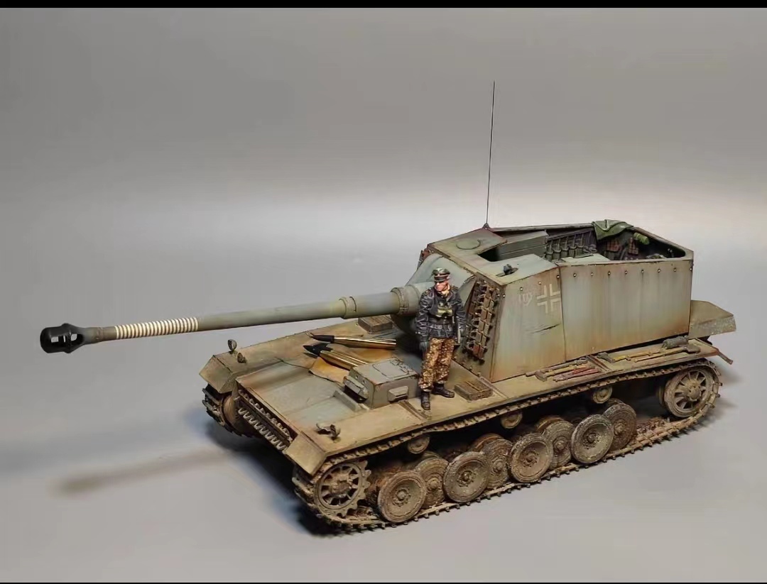 1/35 ドイツ軍 対戦車自走砲 ナースホルン 塗装済完成品 人形１体付き