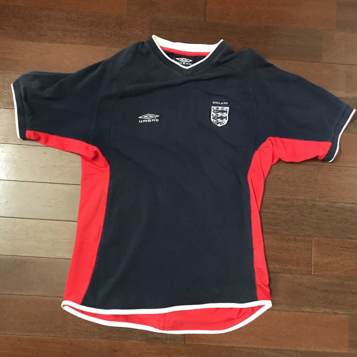 UMBRO アンブロ　イングランド代表　Tシャツ Size M ASIAN L 小さな穴あきあり_画像1