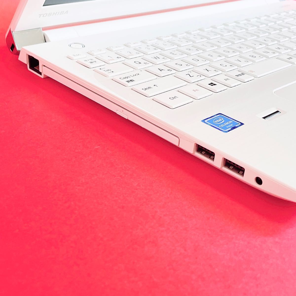 大人気!おしゃれ薄型 WEBカメラ 白 ホワイト ノートパソコン!大容量1TB 学生・社会人 東芝 Windows10 綺麗