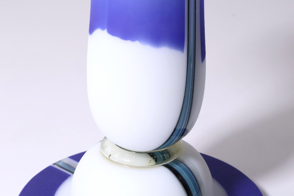 Hisao作 硝子細工 青と白のコントラストが素敵なフラワーベース / ガラス細工 花瓶 飾り花入の画像5