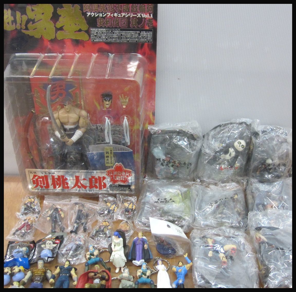 pt 2008 Hokuto no Ken Saiki！男校劍Momotaro Oguma所有8種類型數字鑰匙持有人摘要銷售 <Br> pt2008 北斗の拳 魁!!男塾 剣桃太郎 鬼武者 全8種 など フィギュア キーホルダー まとめ売り