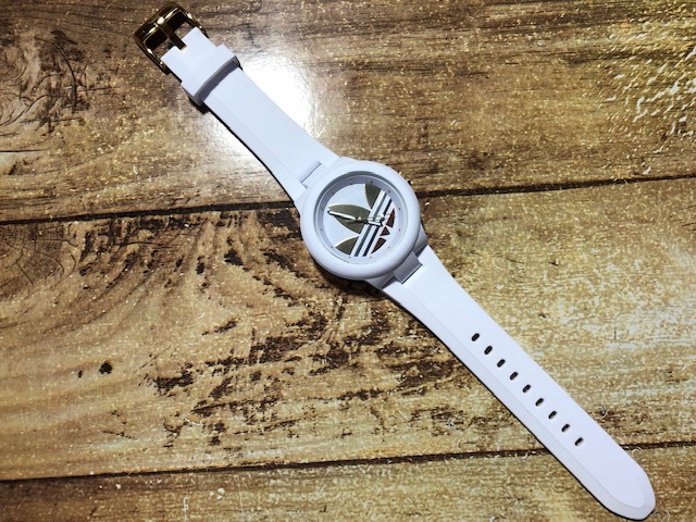 未使用同様 adidas アディダス ホワイト×ゴールド ロゴ文字盤 アナログ ラバー ADH9083 クオーツ メンズサイズ 腕時計