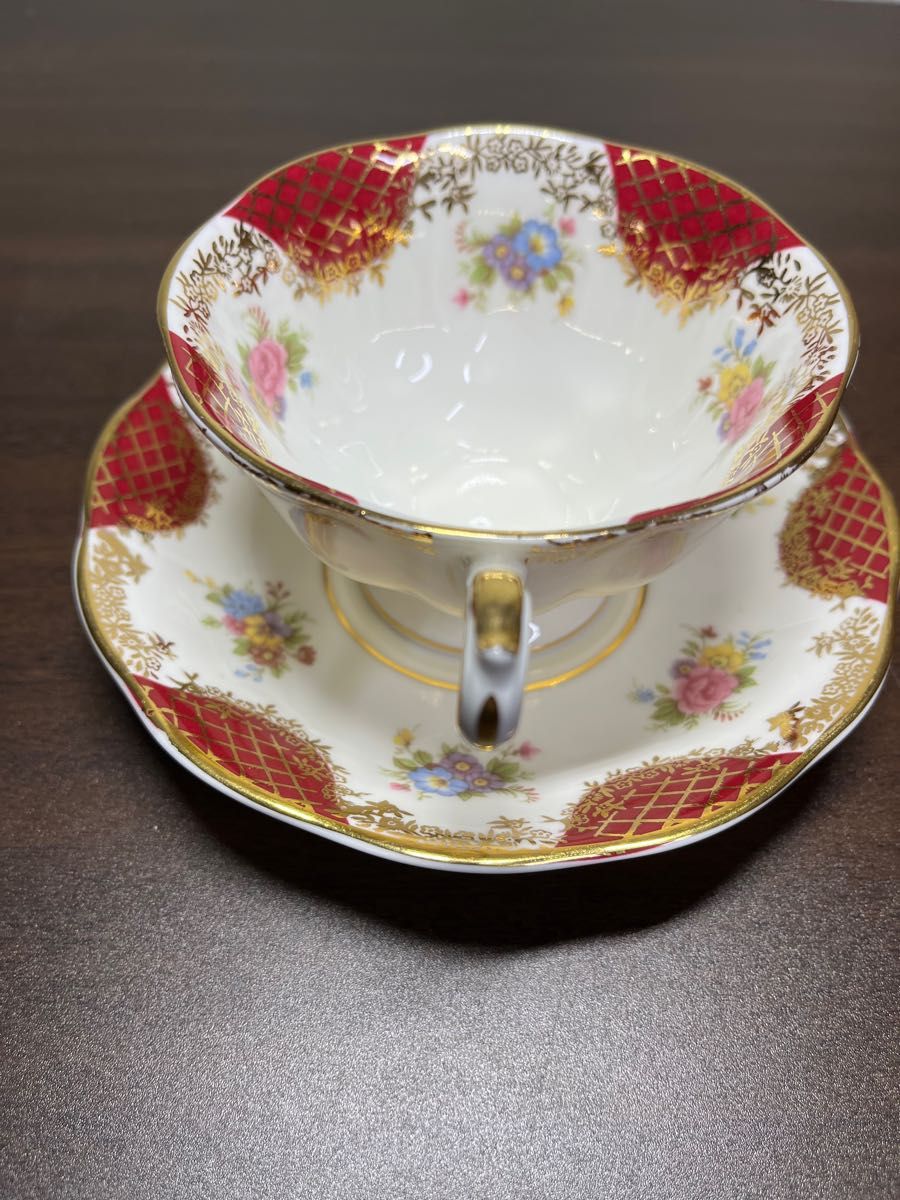 ROYAL ALBERT  ロイヤルアルバートエンプレスシリーズ　キャサリンカップ&ソーサー  