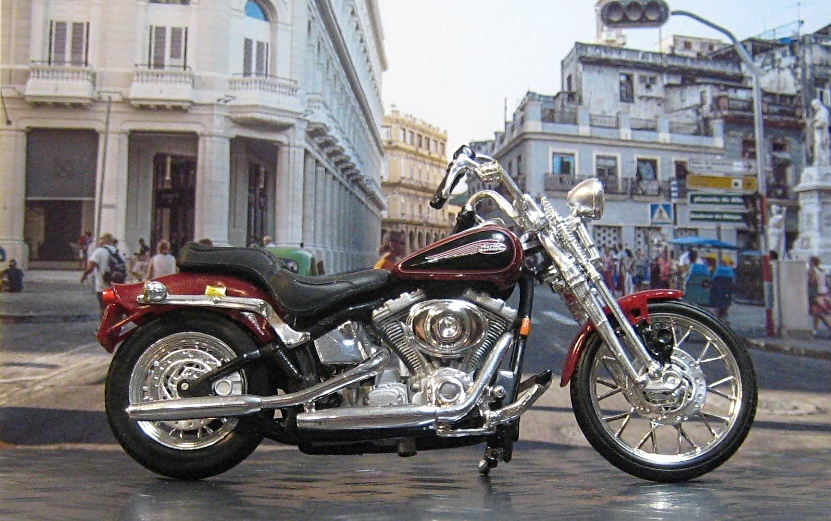 Maisto マイスト 1/18 HARLEY-DAVIDSON 2001 FXSTS SPRINGER SOFTAIL ハーレーダビッドソン スプリンガーソフテイル 本体のみ バイク_画像9