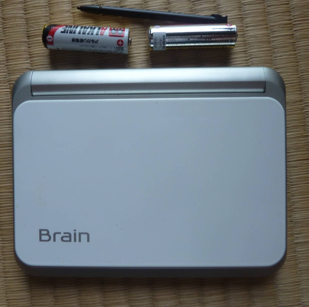 42)カラー電子辞書 SHARP Brain PW-A-7000 ホワイトのきれいなお得意品