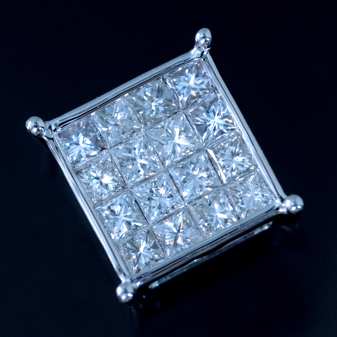 *P024840WG 【Invisible Diamond Setting】大粒３カラットの角ダイヤに見える天然上質ダイヤ０．５０ct 最高級18金WG無垢ペンダント